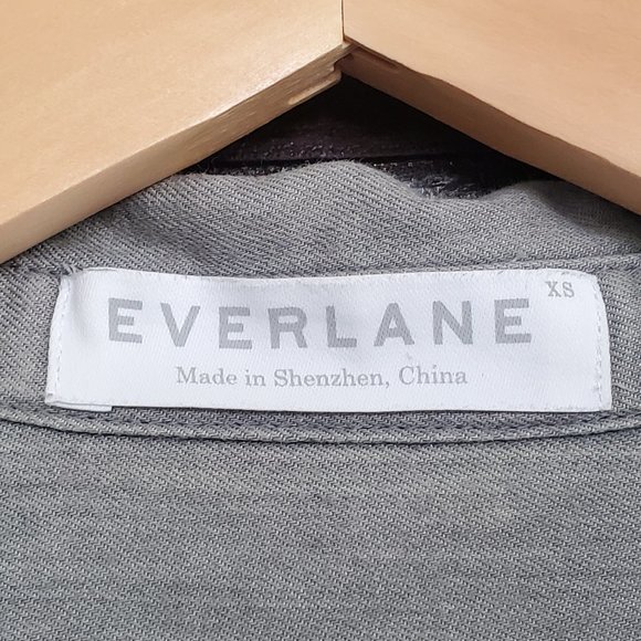 Everlane gray chambray sleeveless collared shirt - Picture 3 of 5